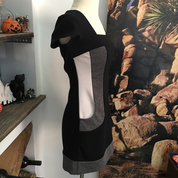 Mod style mini dress with hidden pockets - Picture 2 of 6